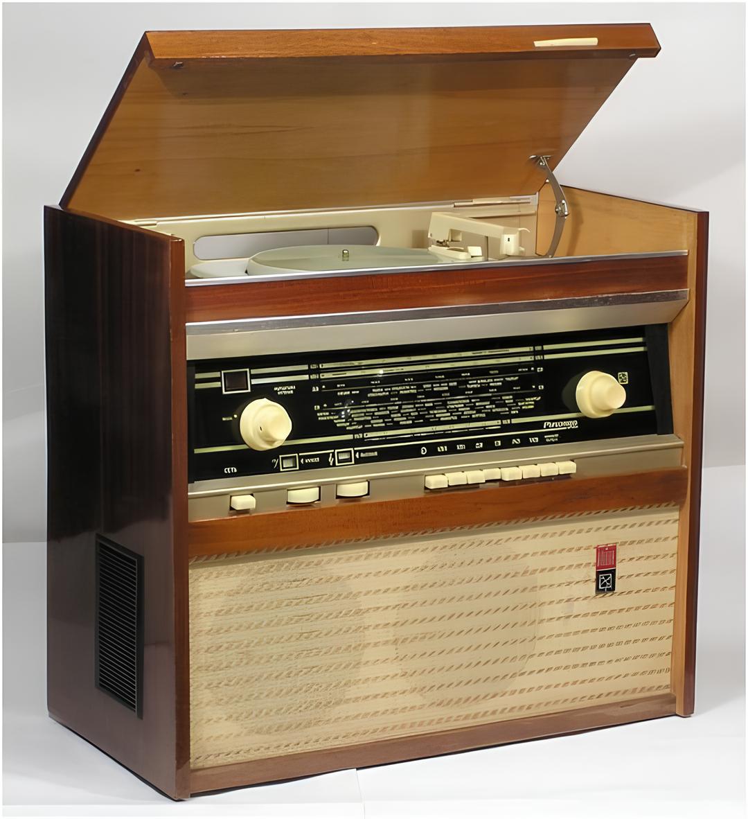 Record Player with Radio - Image 3